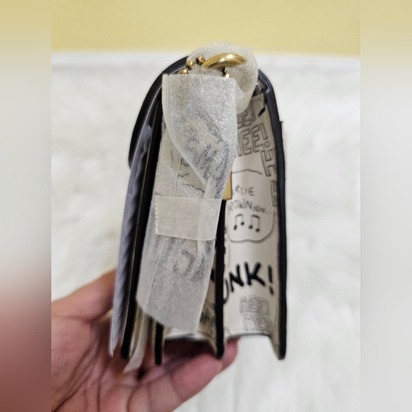 New Coach X Peanuts Tabby Shoulder Bag 26 With Newspaper Print - Picture 6 of 14